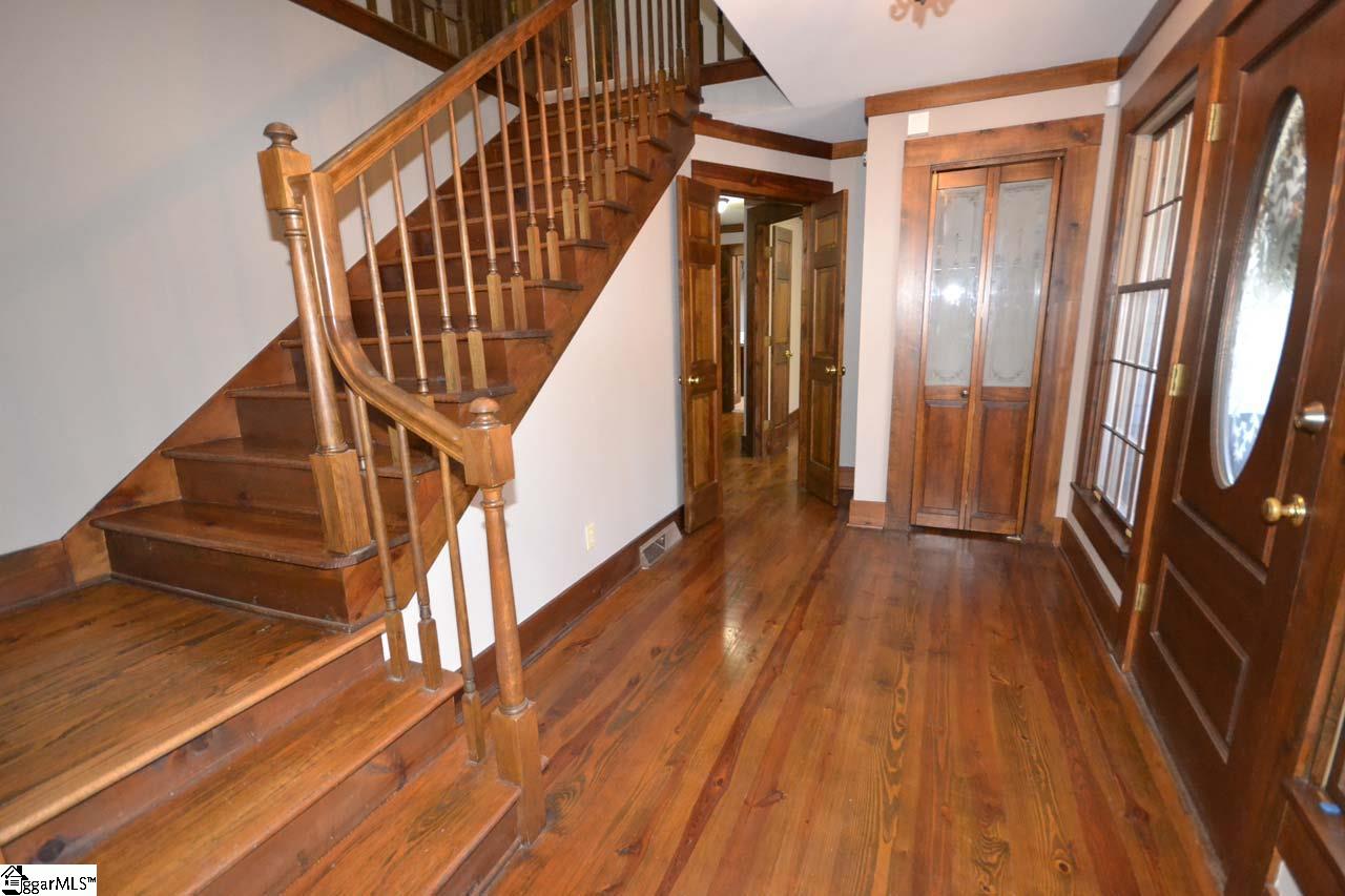 204 Windsor Road Greer, SC 29651 - Photo 5 of 25