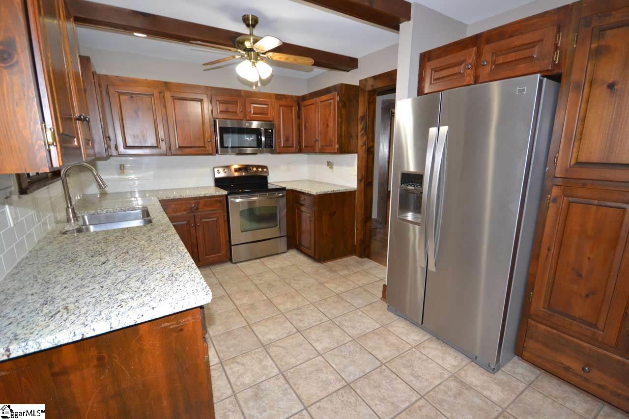 204 Windsor Road Greer, SC 29651 - Photo 8 of 25