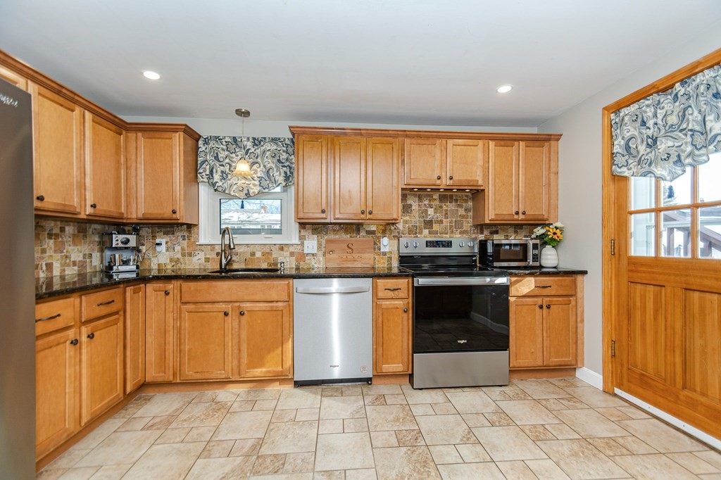 25 Edgewood Road Tewksbury, MA 01876 - Photo 3 of 36 Gallery Image 3