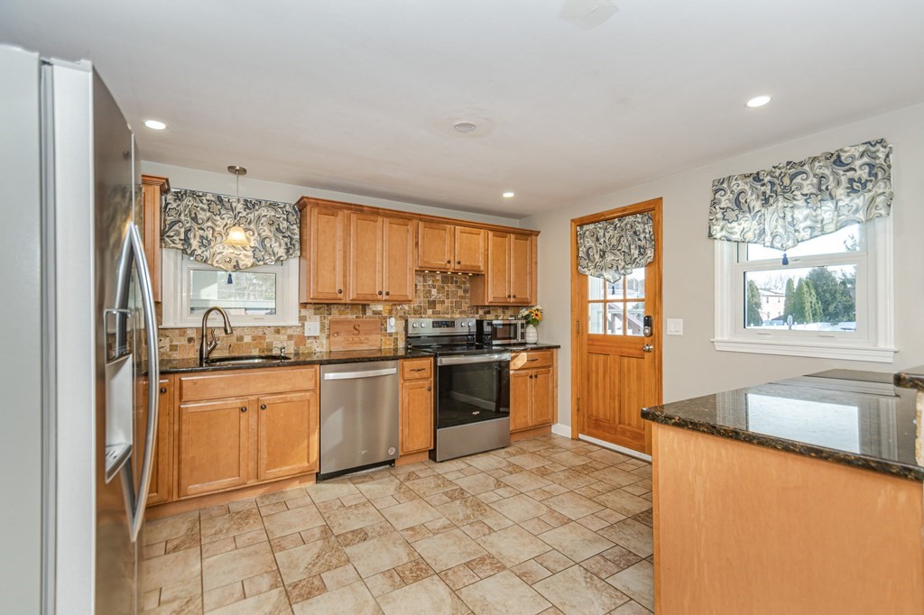 25 Edgewood Road Tewksbury, MA 01876 - Photo 4 of 36 Gallery Image 4