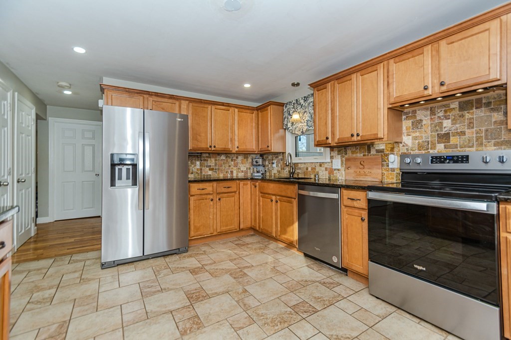 25 Edgewood Road Tewksbury, MA 01876 - Photo 6 of 36 Gallery Image 6