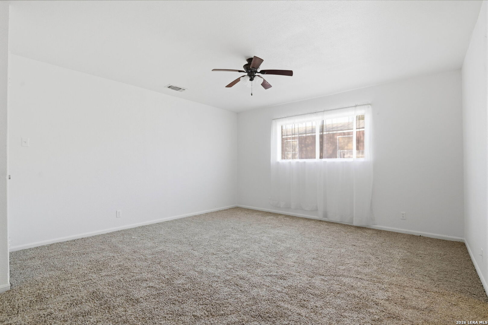 508 Crouch Avenue Devine, TX 78016 - Photo 13 of 26 an empty room with windows