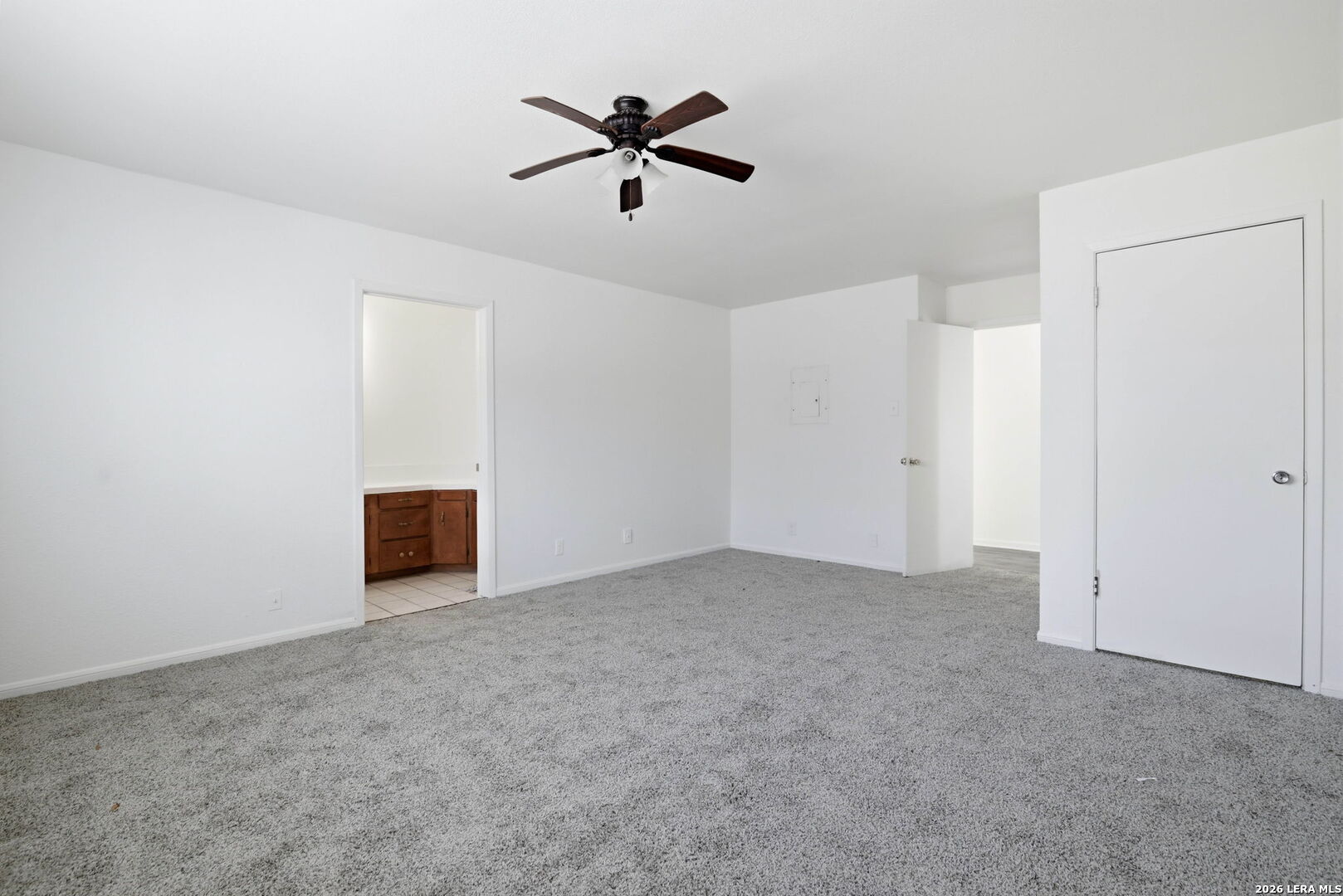 508 Crouch Avenue Devine, TX 78016 - Photo 14 of 26 an empty room with closet and ceiling fan