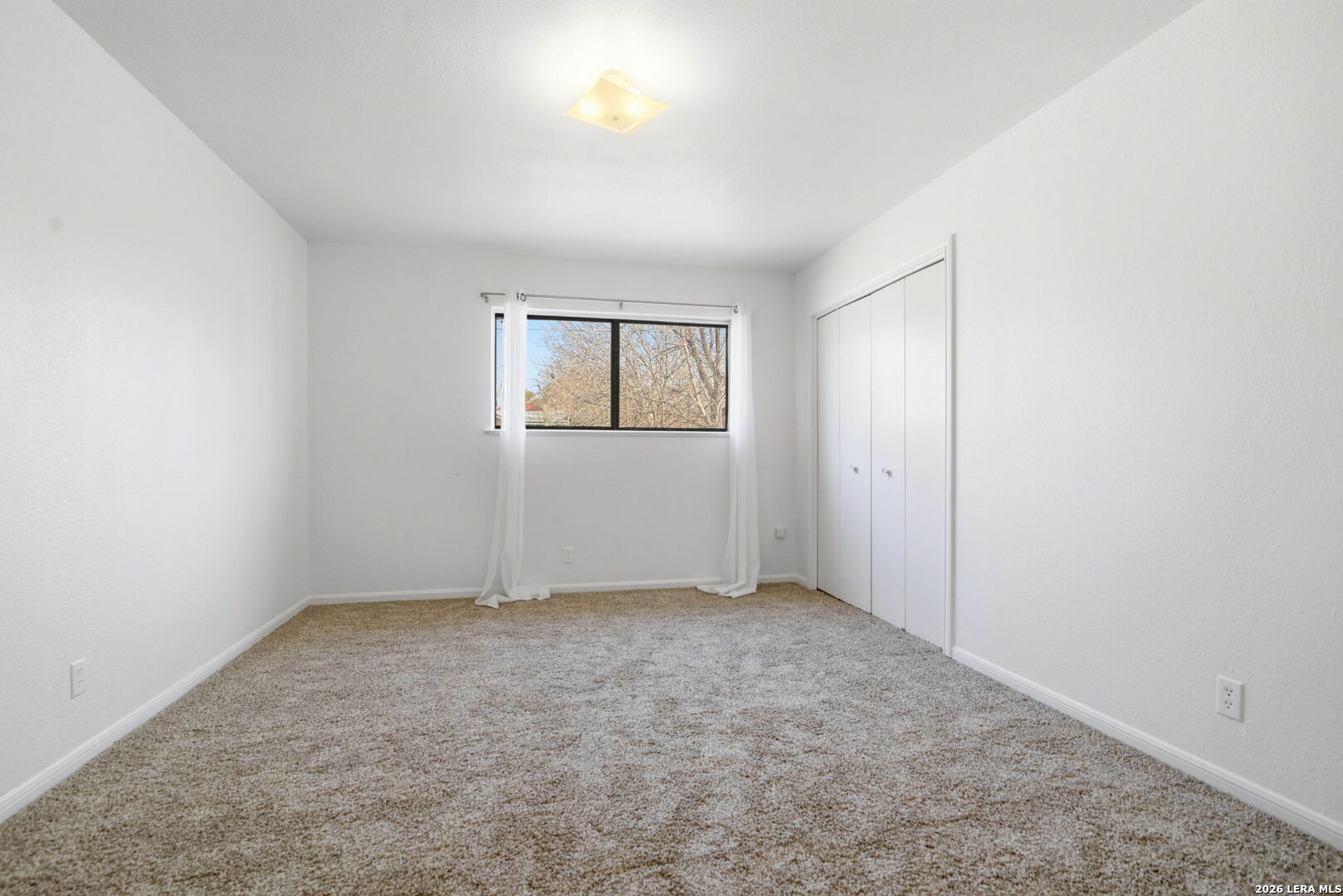 508 Crouch Avenue Devine, TX 78016 - Photo 18 of 26 an empty room with windows