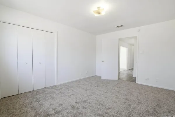 $332,000 | 508 Crouch Avenue, Devine, TX 78016