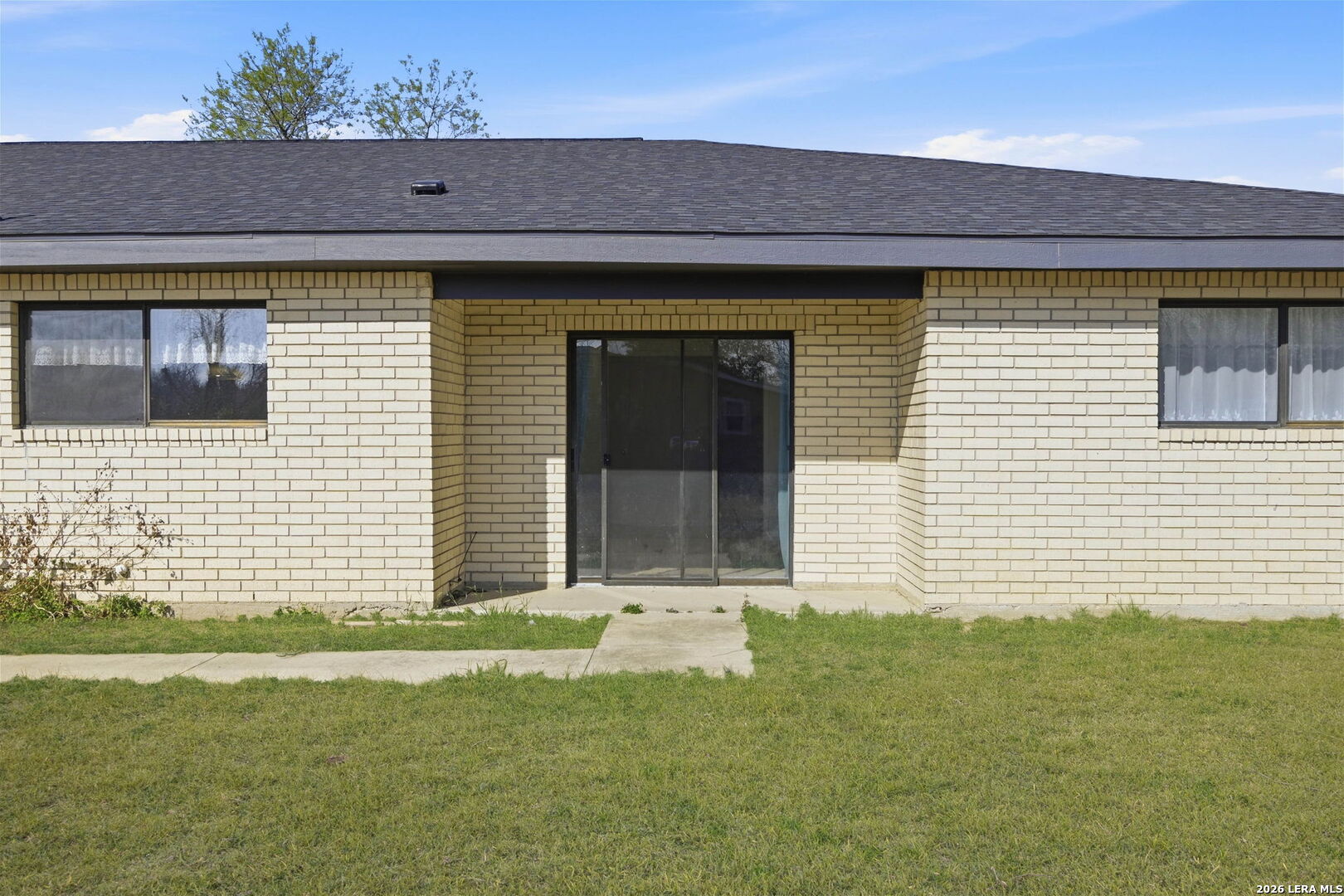 508 Crouch Avenue Devine, TX 78016 - Photo 23 of 26 a front view of a house