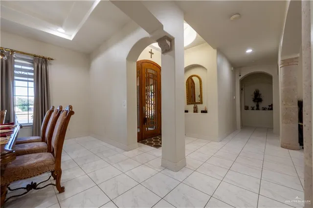 a view of entryway with a front door