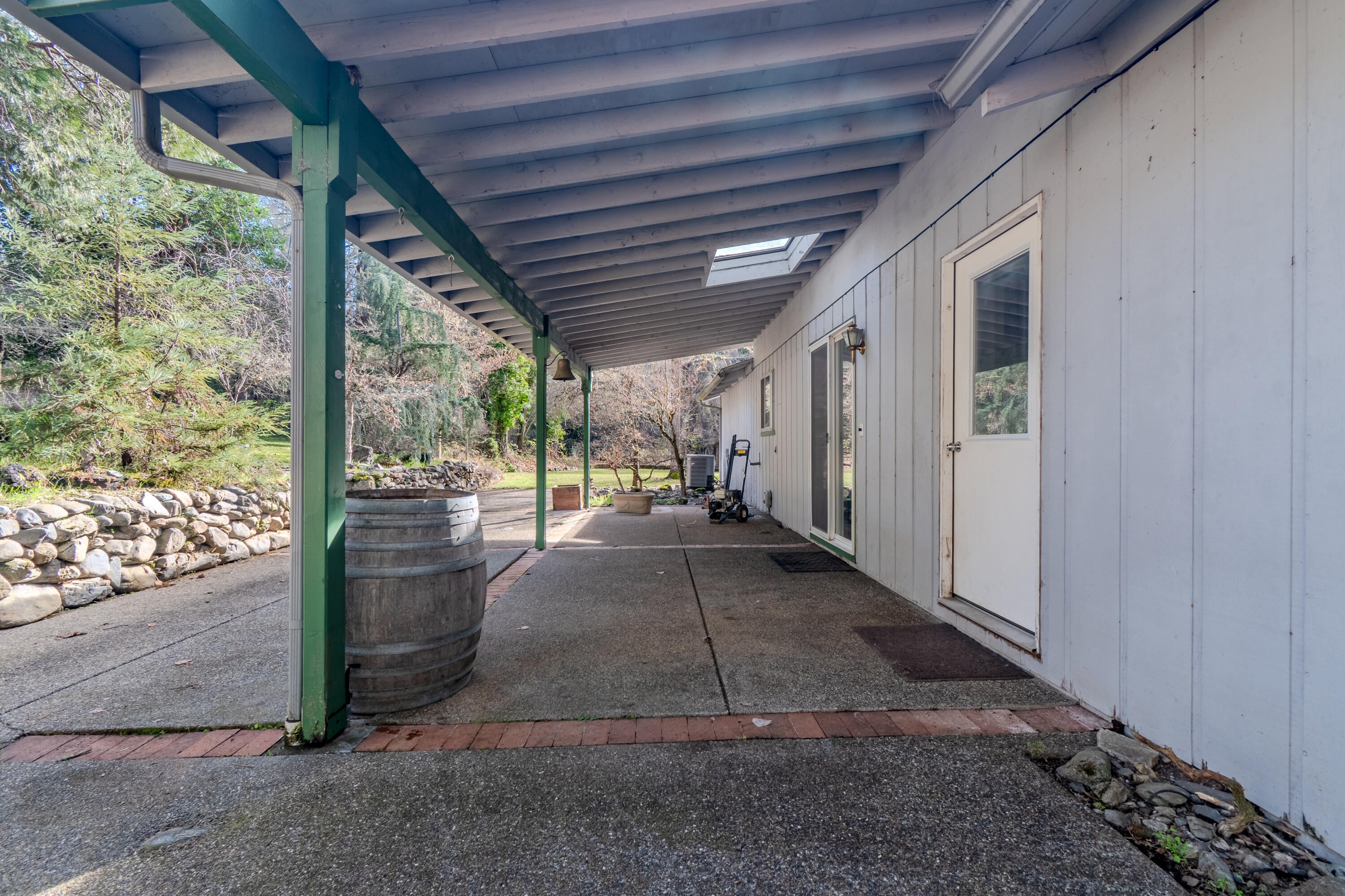 10950 Ramsey Road Gold Hill, OR 97525 - Photo 10 of 59 Patio outside front door