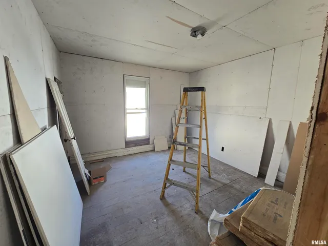 $26,500 | 106 East Jackson Street, Abingdon, IL 61410