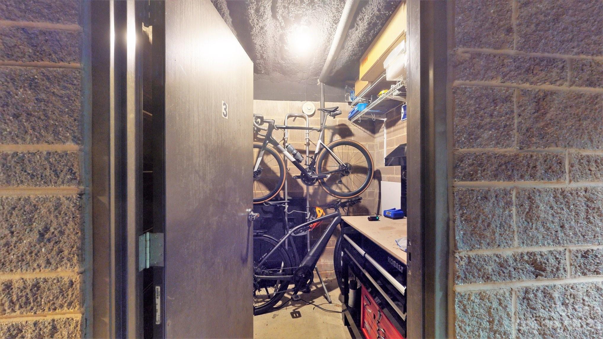 420 Queens Road, Unit 3 Charlotte, NC 28207 - Photo 32 of 35 a view of an entryway