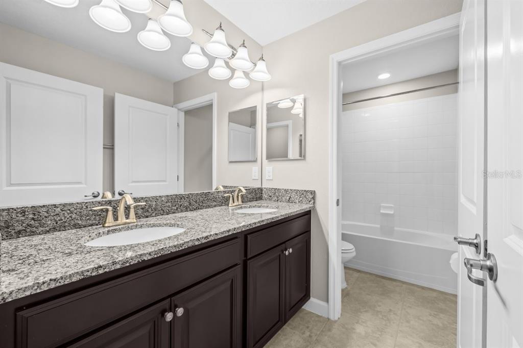 10153 Newminster Loop Ruskin, FL 33573 - Photo 19 of 34