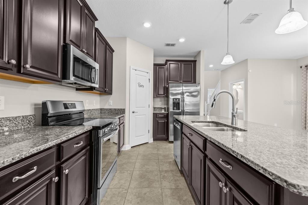 10153 Newminster Loop Ruskin, FL 33573 - Photo 6 of 34