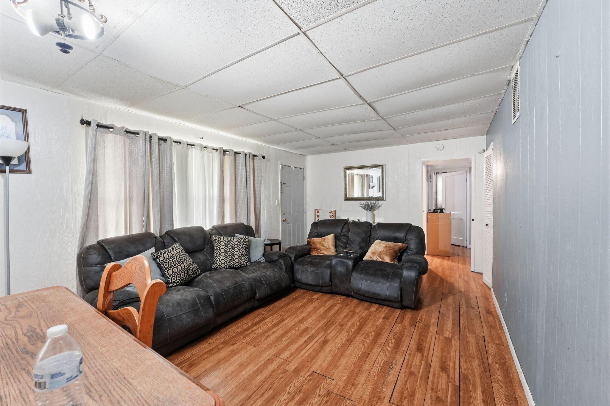 1057 South Hampton Road Columbus, OH 43227 - Photo 4 of 14 4-web-or-mls-1057-s-hampton-rd