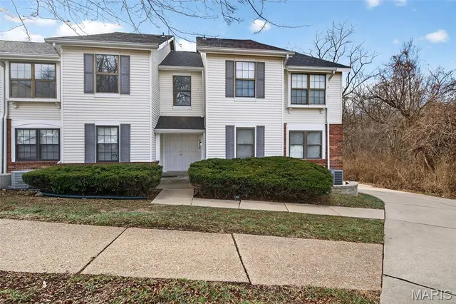 $69,900 | 6458 White Cap Lane, Unit B, Florissant, MO 63033
