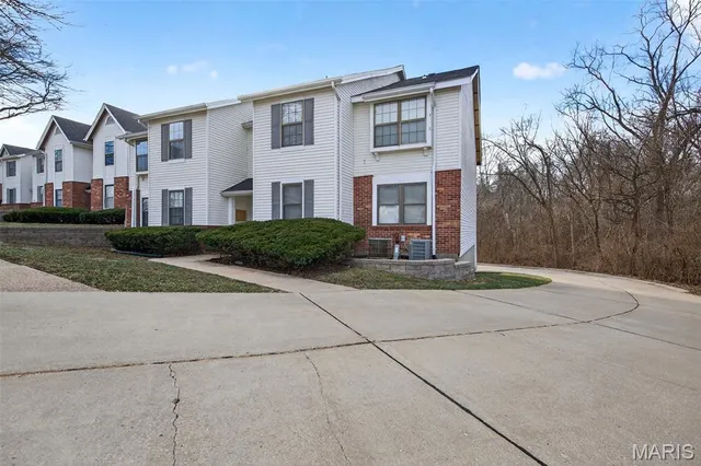$69,900 | 6458 White Cap Lane, Unit B, Florissant, MO 63033