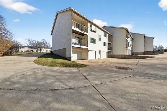 $69,900 | 6458 White Cap Lane, Unit B, Florissant, MO 63033