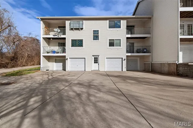 $69,900 | 6458 White Cap Lane, Unit B, Florissant, MO 63033