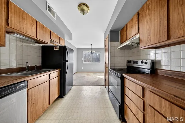 $69,900 | 6458 White Cap Lane, Unit B, Florissant, MO 63033