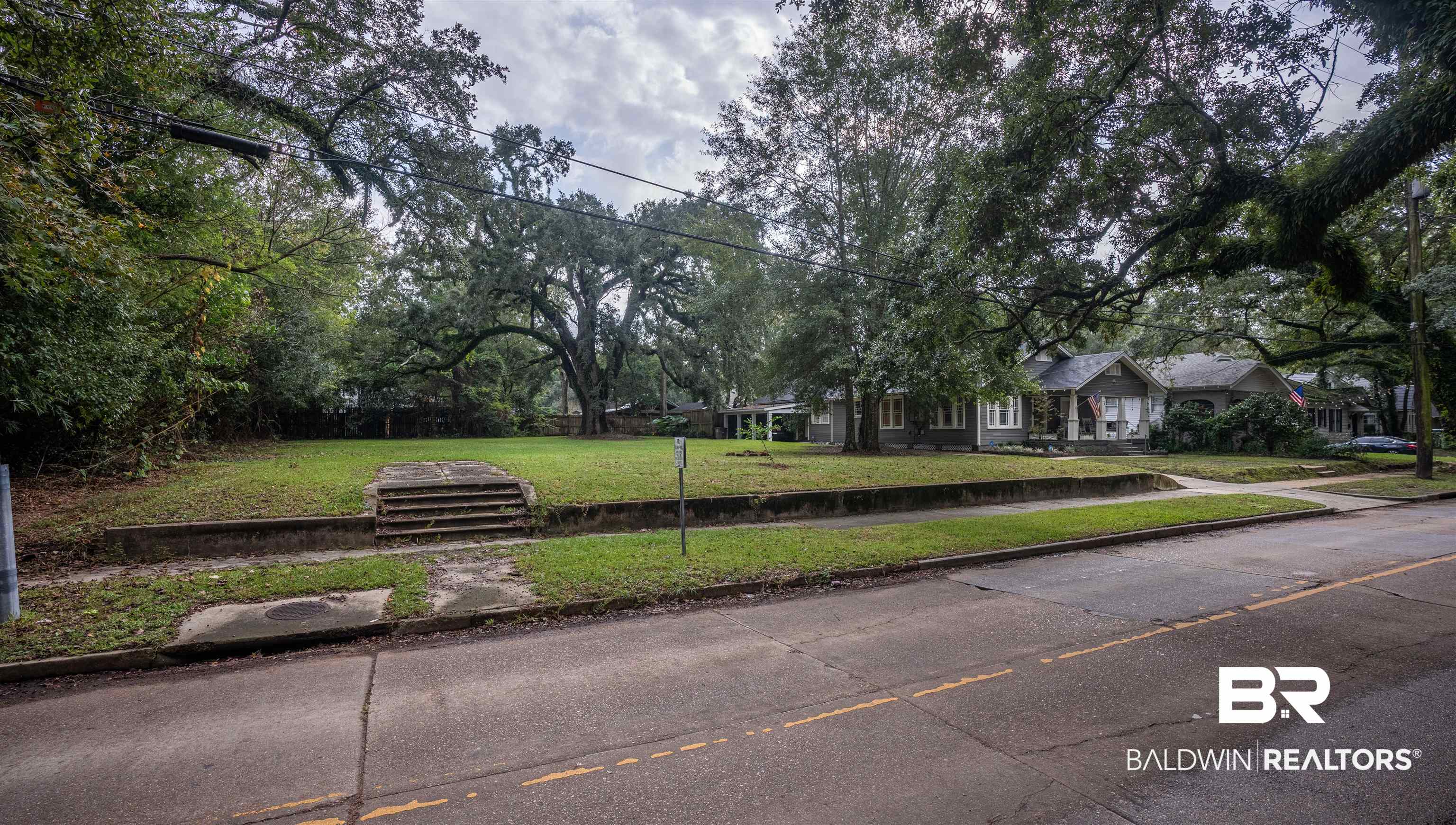 113 Houston Street Mobile, AL 36606 - Photo 5 of 15 Exterior space