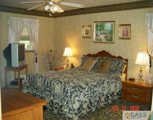 4 Stearns Road East Brunswick, NJ 08816 - Photo 7 of 8 Gallery Image 7