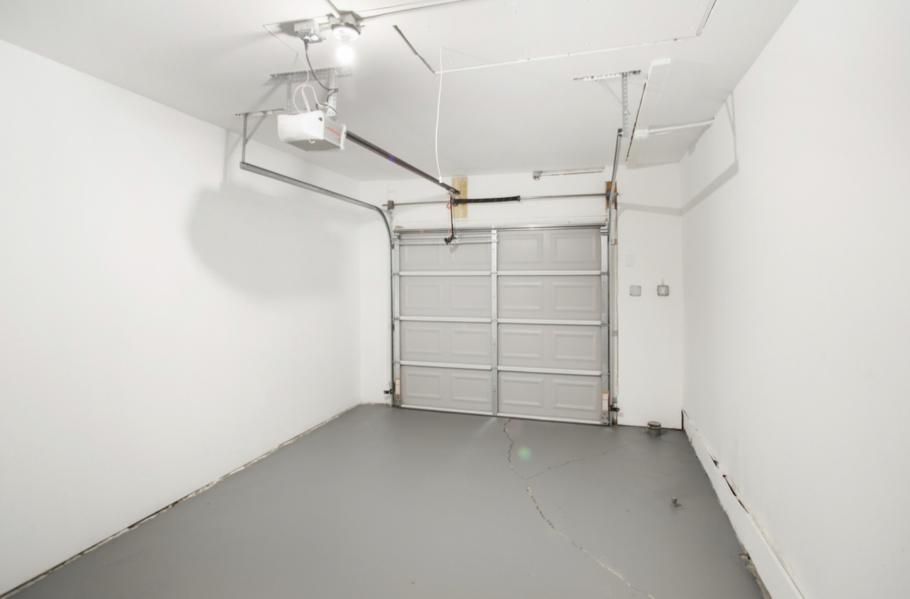 715 Anthony Trail Northbrook, IL 60062 - Photo 15 of 20 an empty room with a empty space