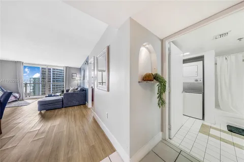 $480,900 | 1200 Brickell Bay Drive, Unit 2903, Miami, FL 33131