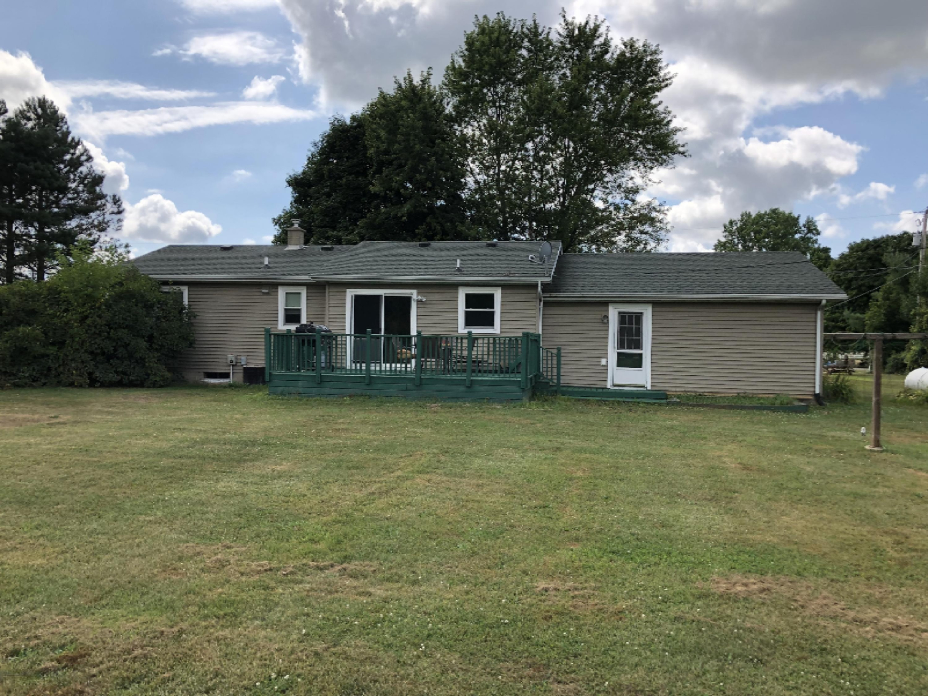 2243 South Perkey Road Charlotte, MI 48813 - Photo 3 of 25 IMG_1329