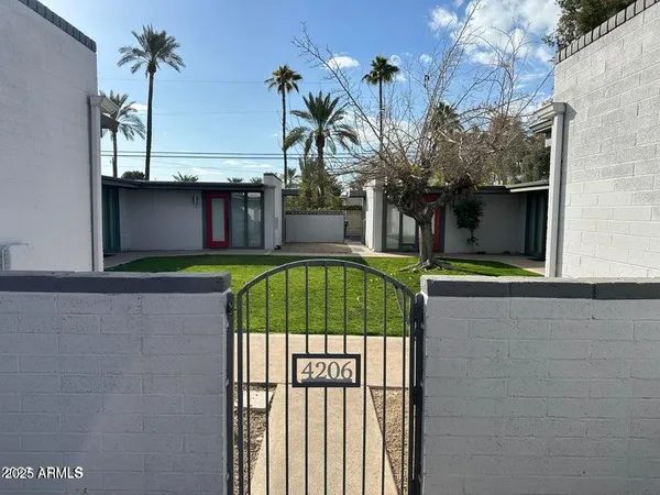 $289,900 | 4206 North 38th Street, Unit 4, Phoenix, AZ 85018