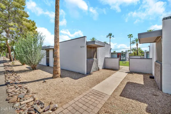 $289,900 | 4206 North 38th Street, Unit 4, Phoenix, AZ 85018