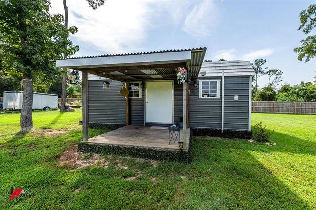 a view of a house with a big yard