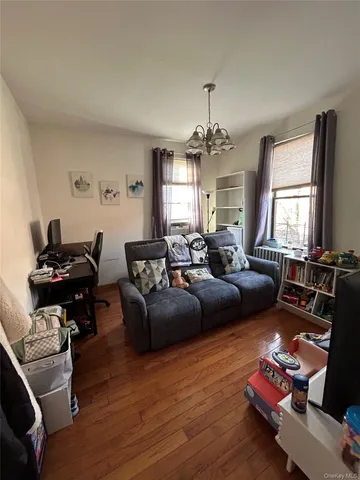 $2,300 | 31-05 33rd Street, Unit 3L | Astoria