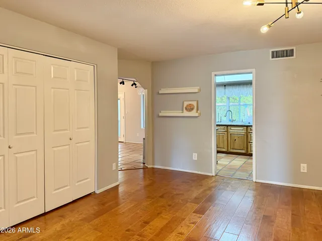 $2,500 | 852 West Nopal Avenue, Mesa, AZ 85210