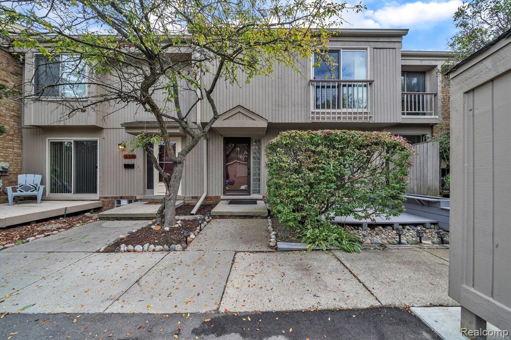639 Oakbrook West Rochester Hills, MI 48307 - Photo 1 of 51