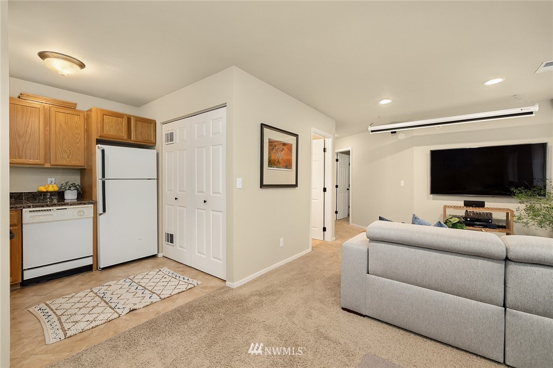 8175 Springridge Road Northeast Bainbridge Island, WA 98110 - Photo 25 of 38 Gallery Image 25