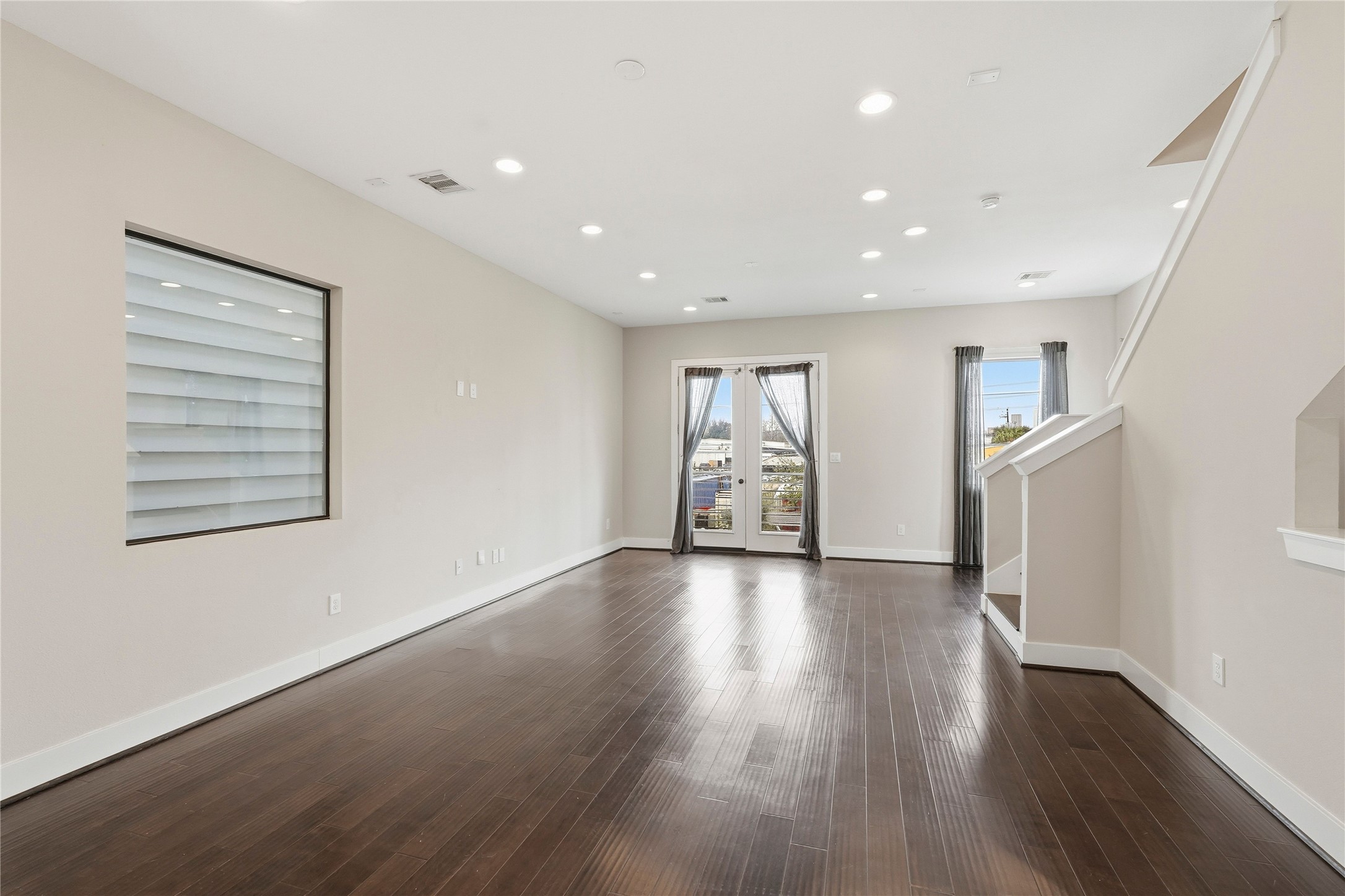 1613 Milby Street, Unit B Houston, TX 77003 - Photo 12 of 25 Living Room
