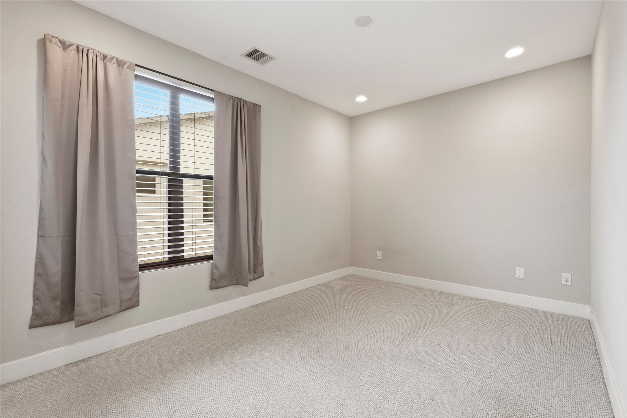 1613 Milby Street, Unit B Houston, TX 77003 - Photo 16 of 25 Third Floor Bedroom