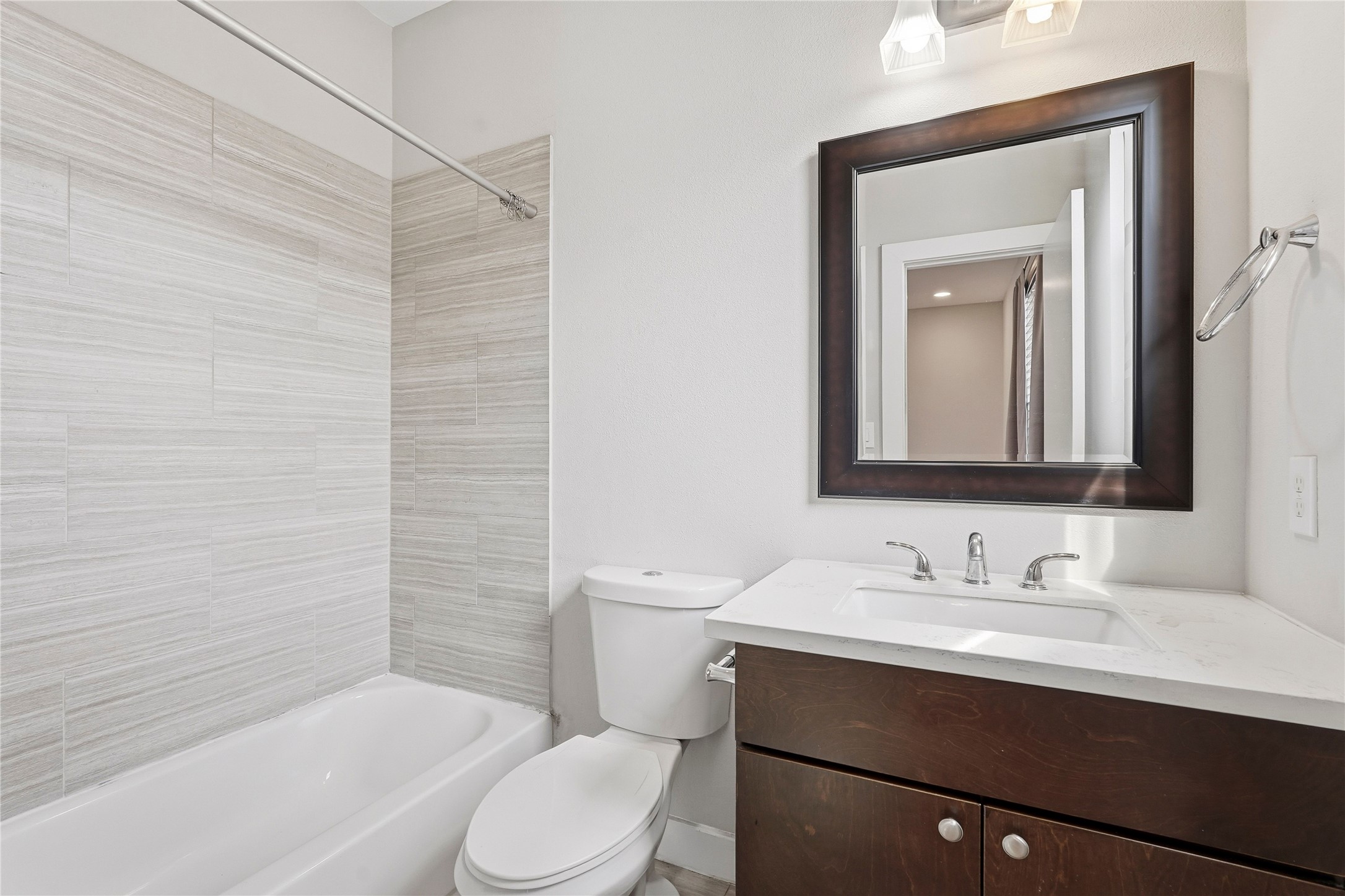 1613 Milby Street, Unit B Houston, TX 77003 - Photo 18 of 25 Third Floor Bathroom