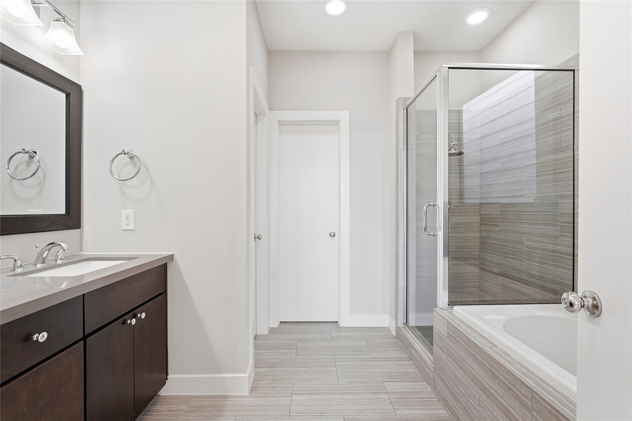 1613 Milby Street, Unit B Houston, TX 77003 - Photo 21 of 25 Master Bathroom