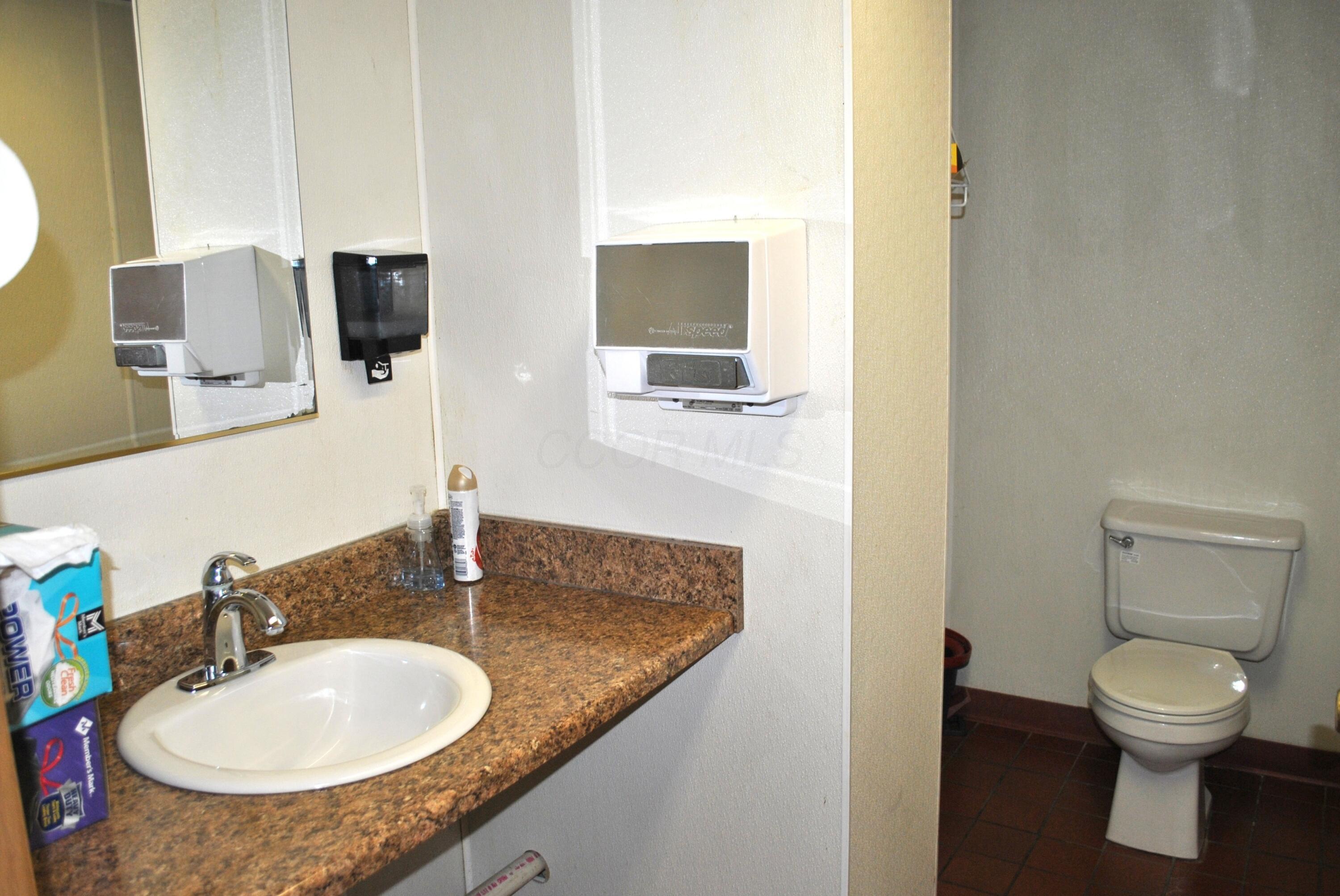 2882 Johnstown Road Columbus, OH 43219 - Photo 33 of 69 DSC_1303