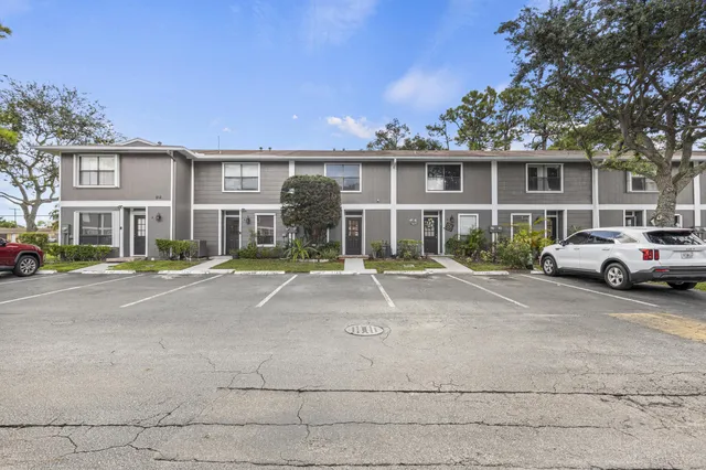 $2,000 | 814 Hill Drive, Unit C, West Palm Beach, FL 33415