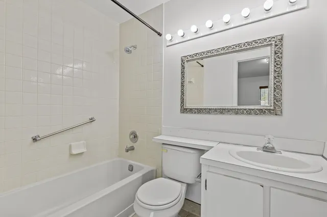 $2,000 | 814 Hill Drive, Unit C, West Palm Beach, FL 33415