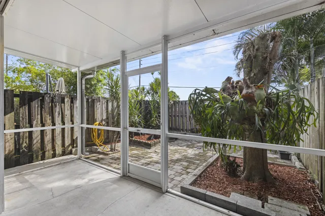 $2,000 | 814 Hill Drive, Unit C, West Palm Beach, FL 33415