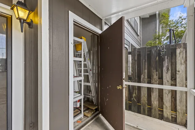 $2,000 | 814 Hill Drive, Unit C, West Palm Beach, FL 33415