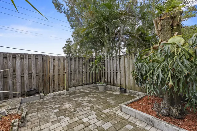 $2,000 | 814 Hill Drive, Unit C, West Palm Beach, FL 33415