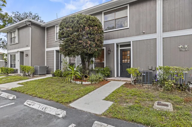$2,000 | 814 Hill Drive, Unit C, West Palm Beach, FL 33415