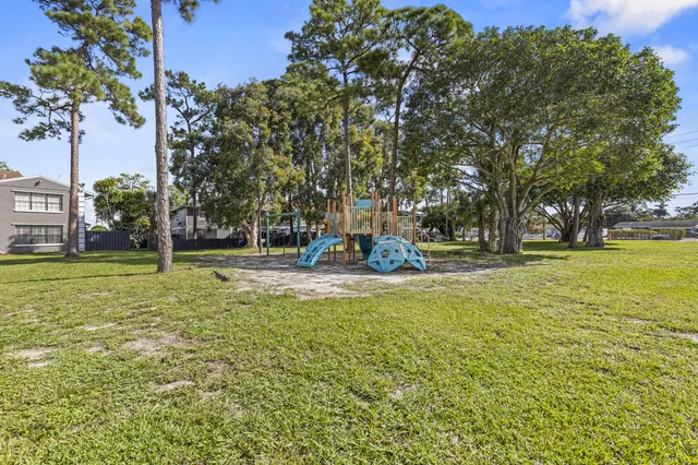 $2,000 | 814 Hill Drive, Unit C, West Palm Beach, FL 33415