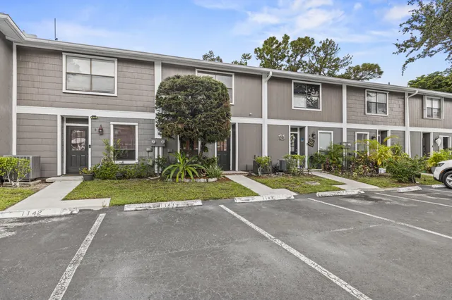 $2,000 | 814 Hill Drive, Unit C, West Palm Beach, FL 33415