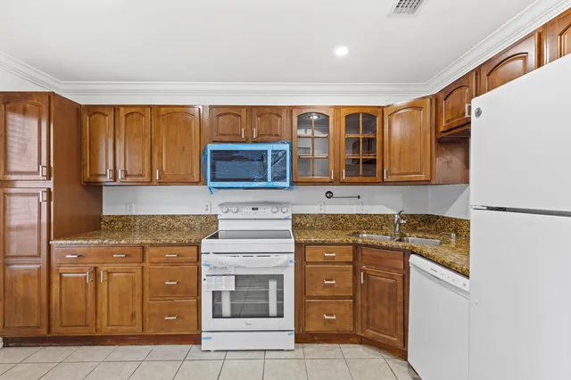 $2,000 | 814 Hill Drive, Unit C, West Palm Beach, FL 33415