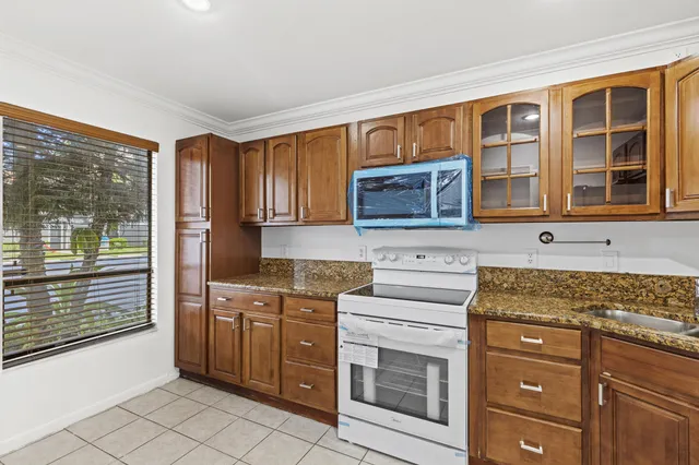 $2,000 | 814 Hill Drive, Unit C, West Palm Beach, FL 33415