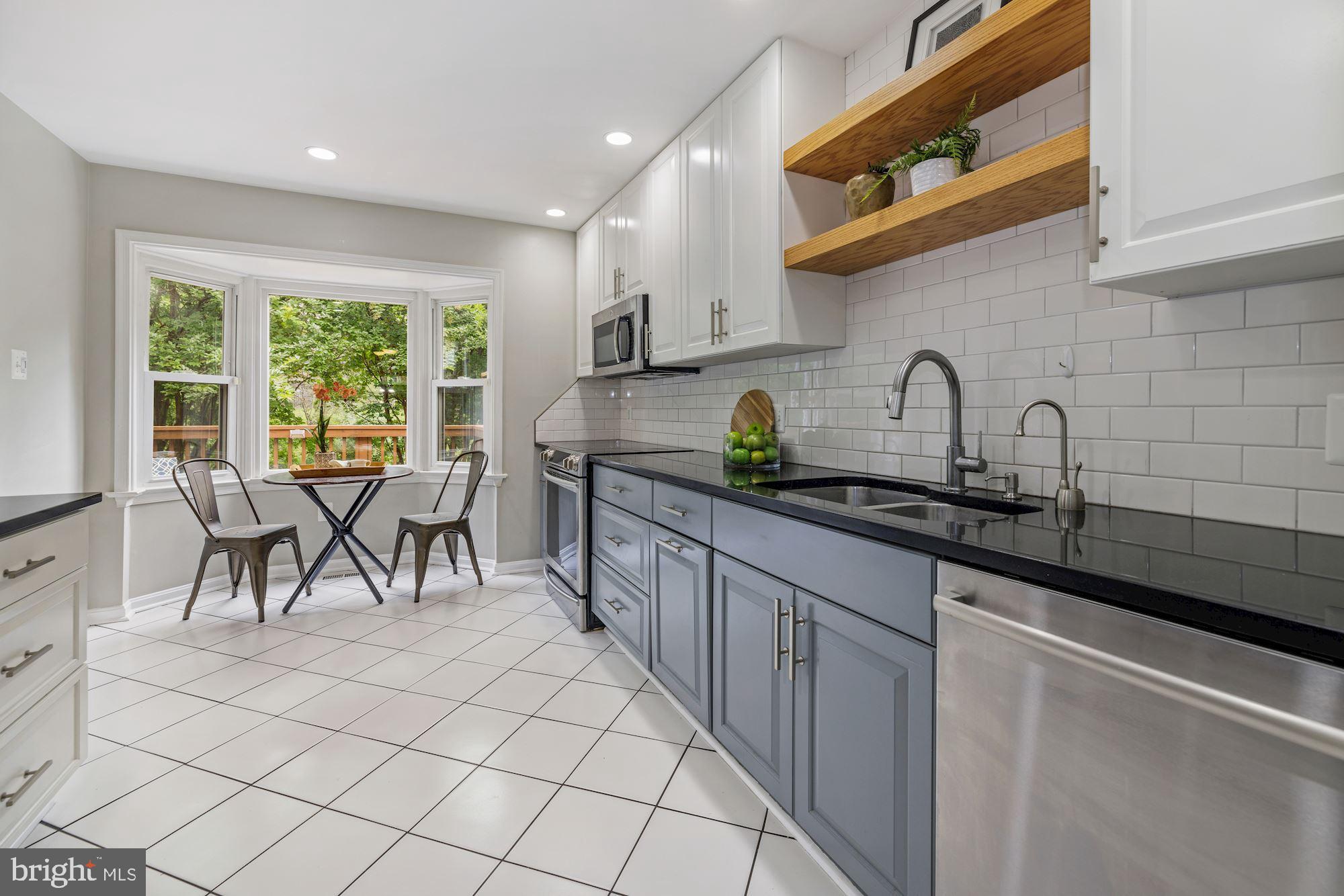 7523 Heatherton Lane Potomac, MD 20854 - Photo 7 of 24